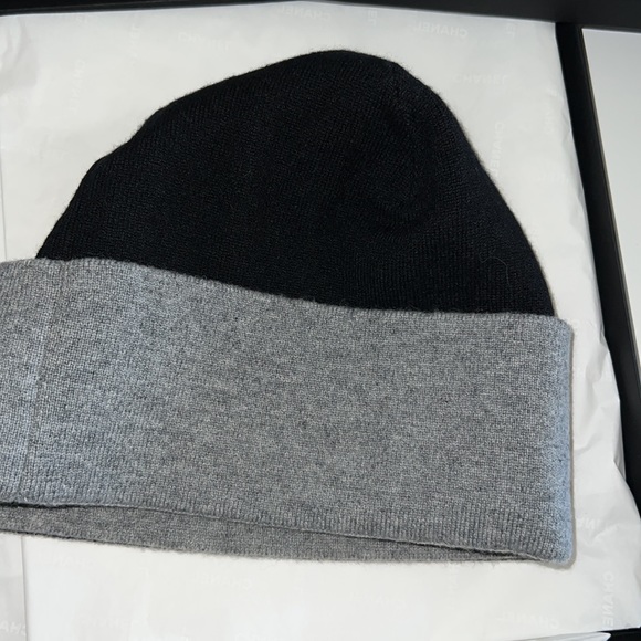 Auth Chanel Paris cashmere beanie hat black stylish CC logo warm accessories new - Picture 4 of 7